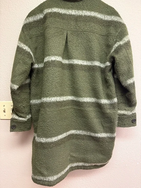 Old Navy Olive Green Striped Fuzzy Shacket Jacket - Picture 4 of 4